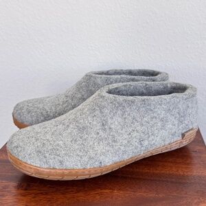 Women’s Size 8.5 Glerups Slippers